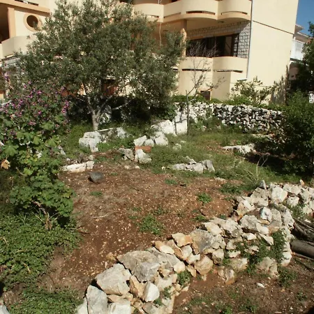 Apartments By The Sea Mandre, Pag - 4095 Apartment Kolan