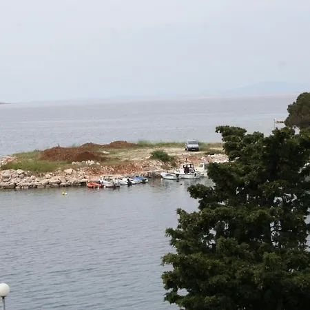 Apartments By The Sea Mandre, Pag - 4095 Apartment