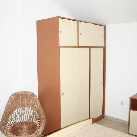Apartments By The Sea Mandre, Pag - 4095 Apartment Kolan